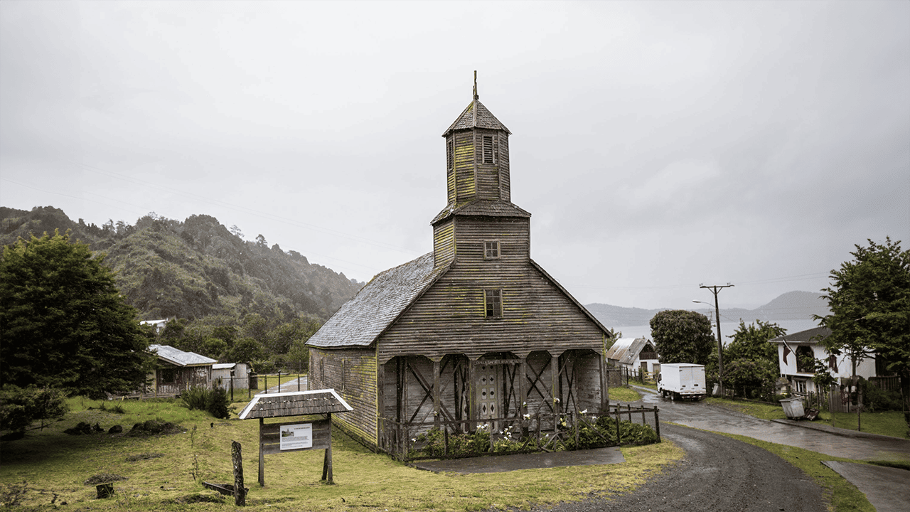 Iglesia Santiago Apostol Detif